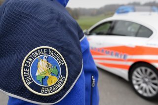 Le conducteur, qui a fauché un homme sur un passage piéton sur la commune d'Yverdon-les-Bains, est en fuite. Toute personne en mesure de fournir les informations sur l'accident est invitée à contacter la police vaudoise (image d'illustration).